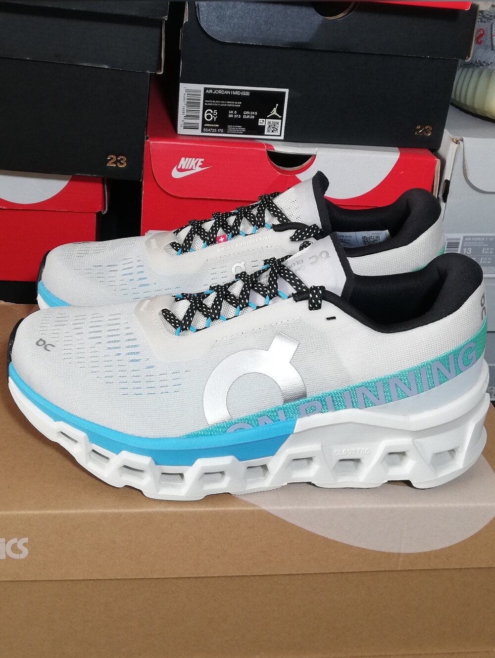 ON CLOUD MONSTER2 WOMEN US SIZE 8 BRAND NEW WITH BOX